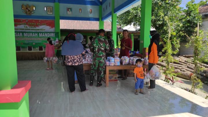 Dinas Perdagangan Gelar Pasar Murah Dilokasi TMMD 110 Bojonegoro
